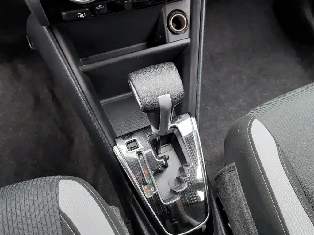 Toyota Yaris L 2023 — фото 13