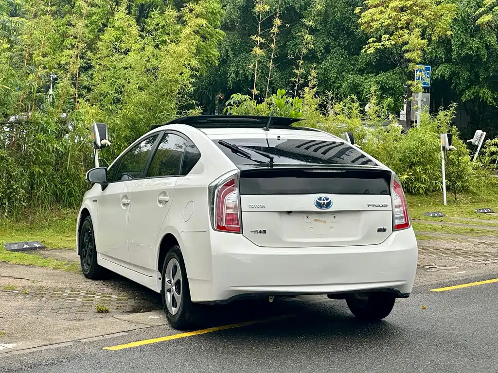 Toyota Prius 2013 — фото 13