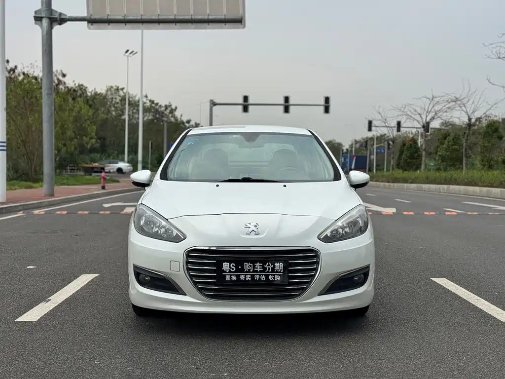 Peugeot 308 2015 — фото 2