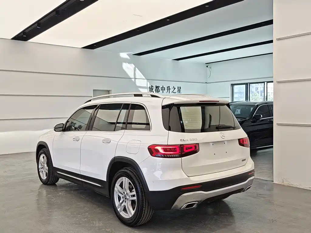 Mercedes-Benz GLB 2023