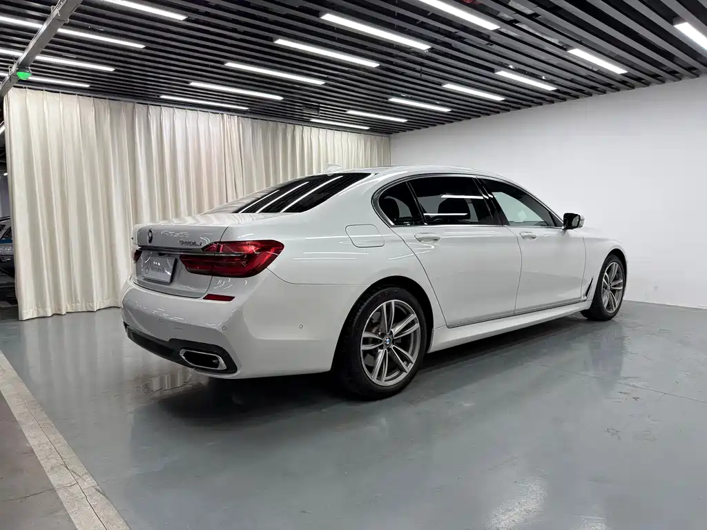 BMW 7 Series 2019 — фото 26