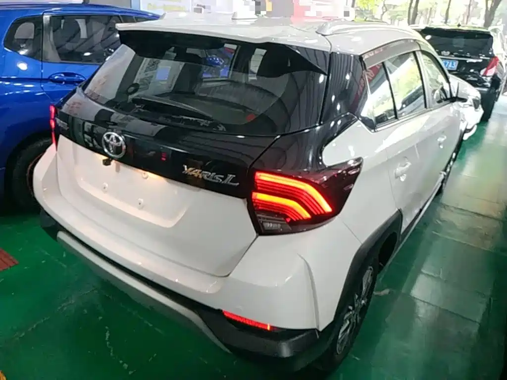 Toyota Yaris L 2021