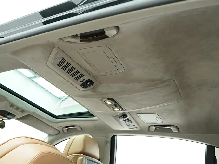 BMW 7 Series 2011 — фото 21
