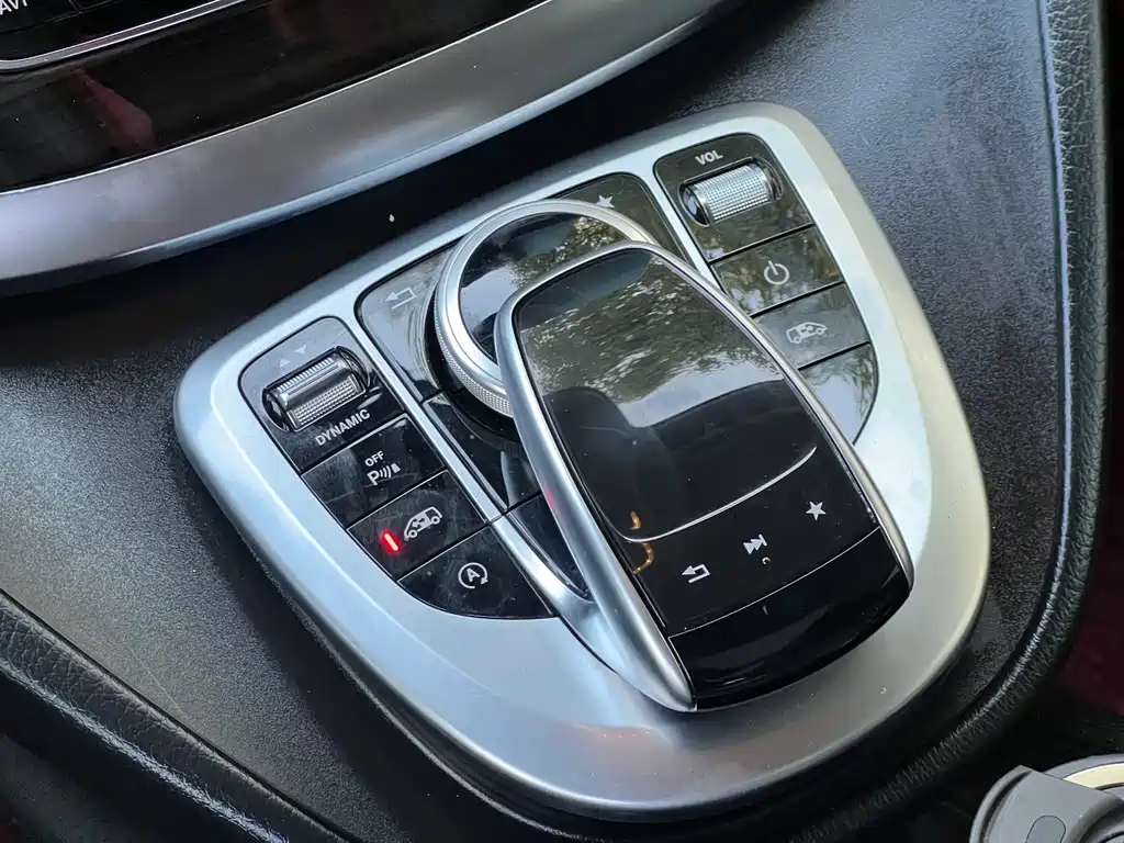 Mercedes-Benz V-Class 2019 — фото 13