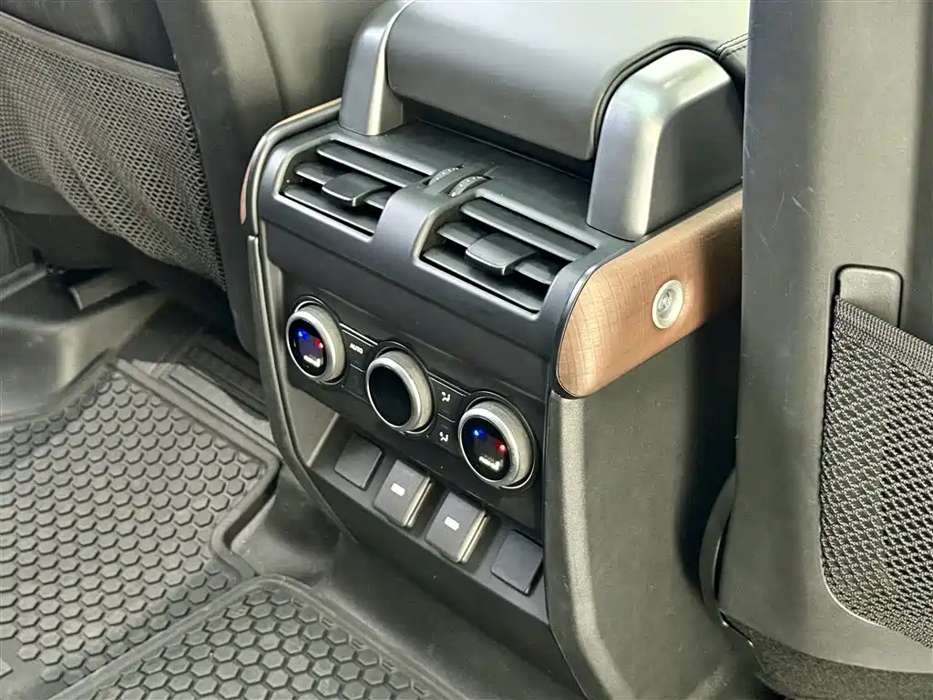 Land Rover Defender 2023 — фото 20