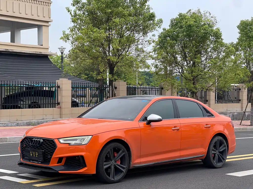 Audi A4L 2018