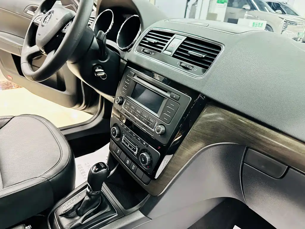 Skoda Yeti 2014 — фото 21