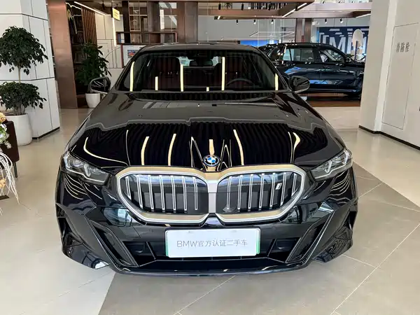BMW i5 2025