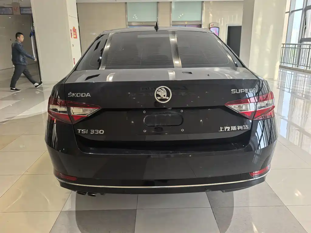 Skoda Superb 2018 — фото 4