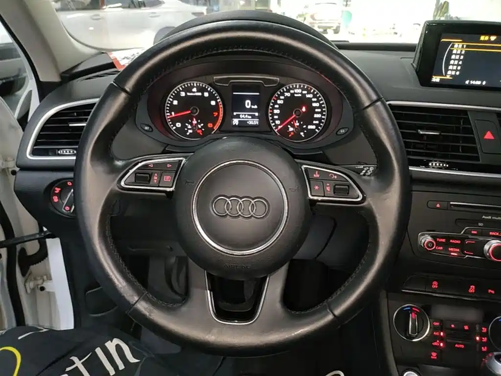 Audi Q3 2018 — фото 11