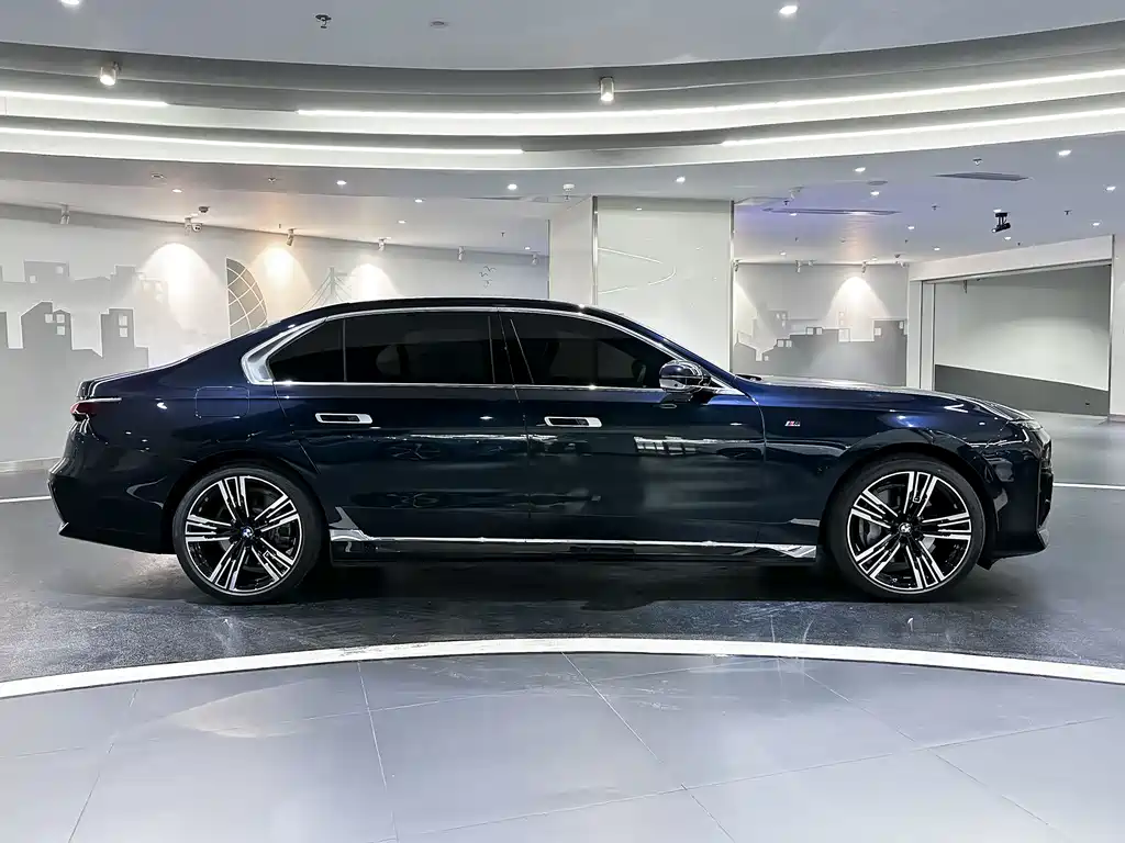 BMW i7 2023 — фото 6
