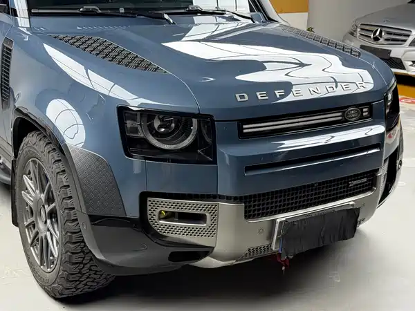 Land Rover Defender 2022