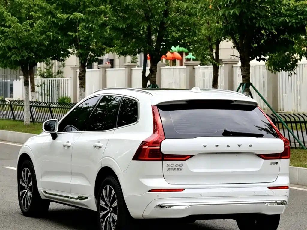 Volvo XC60 2022 — фото 15