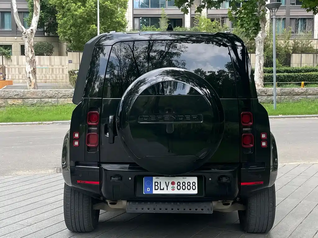 Land Rover Defender 2024 — фото 11