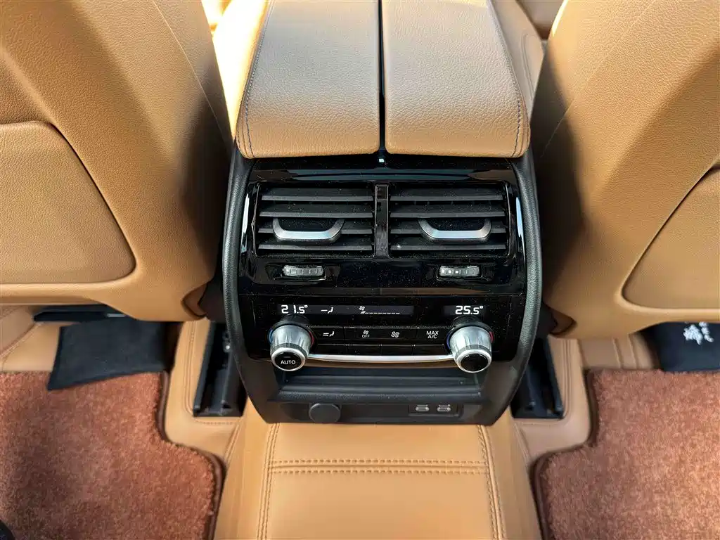 BMW 6 Series GT 2025 — фото 11