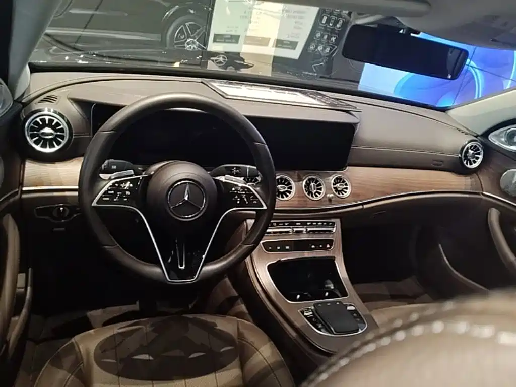 Mercedes-Benz E-Class 2023 — фото 17