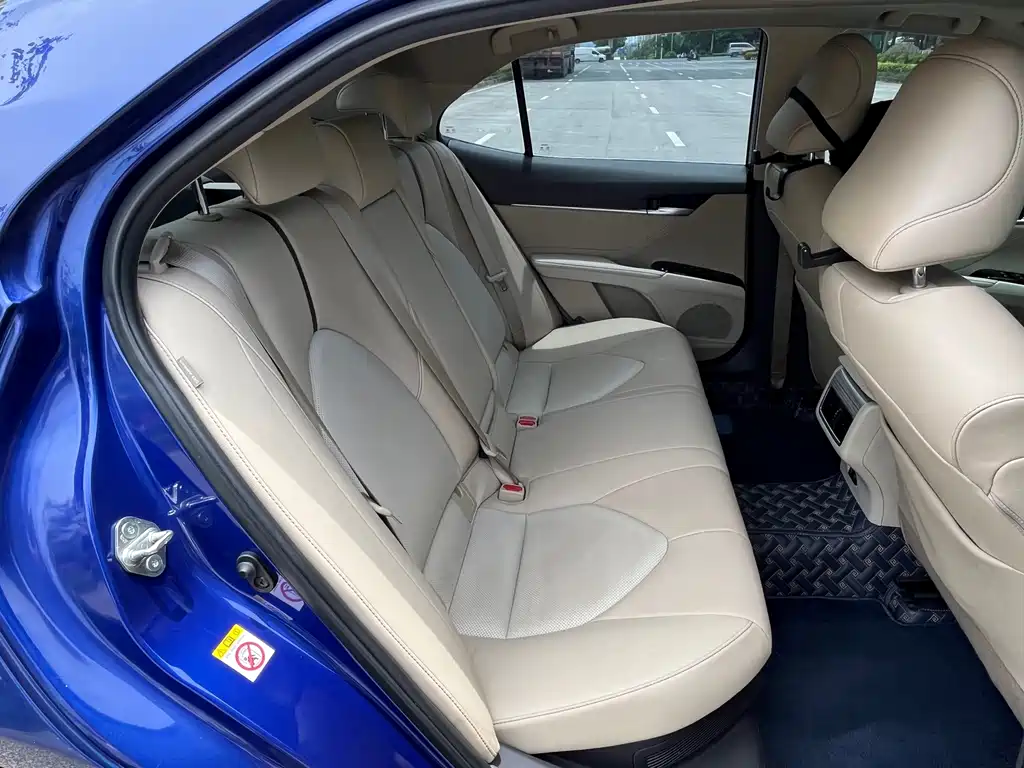 Toyota Camry 2018 — фото 13