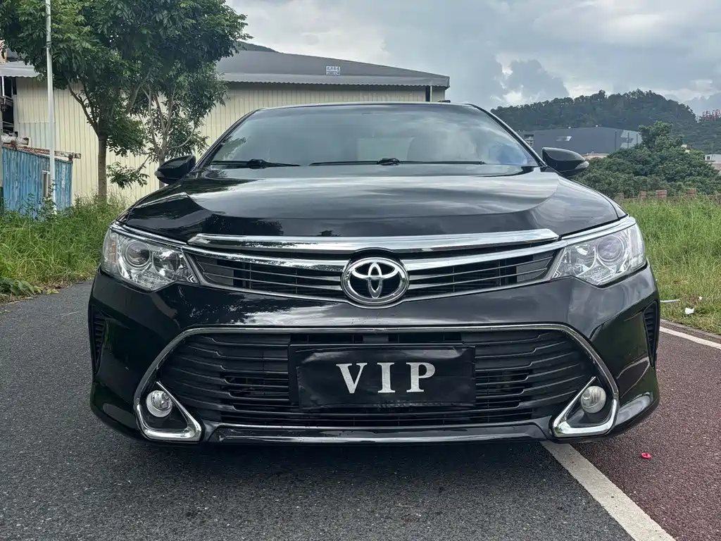Toyota Camry 2017 — фото 2