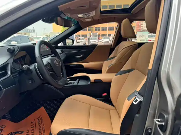 Lexus ES 2022