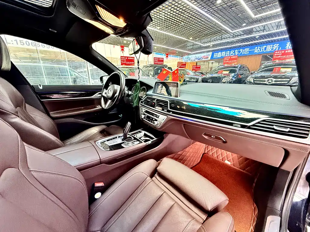 BMW 7 Series 2018 — фото 12