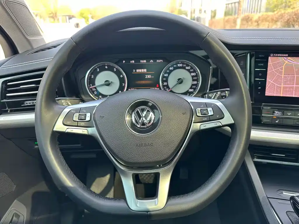 Volkswagen Touareg 2019 — фото 20