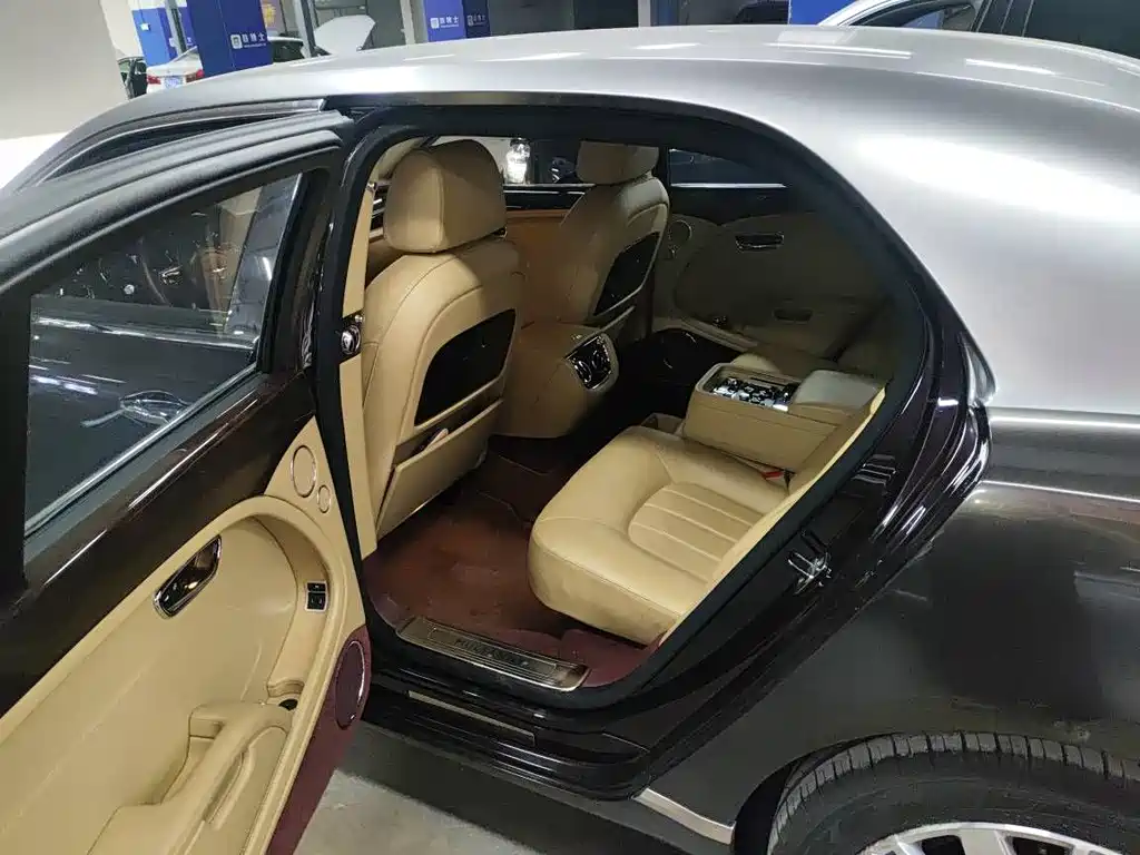 Bentley Mulsanne 2014 — фото 12