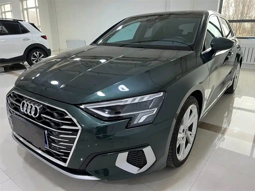 Audi A3 2023 — фото 1