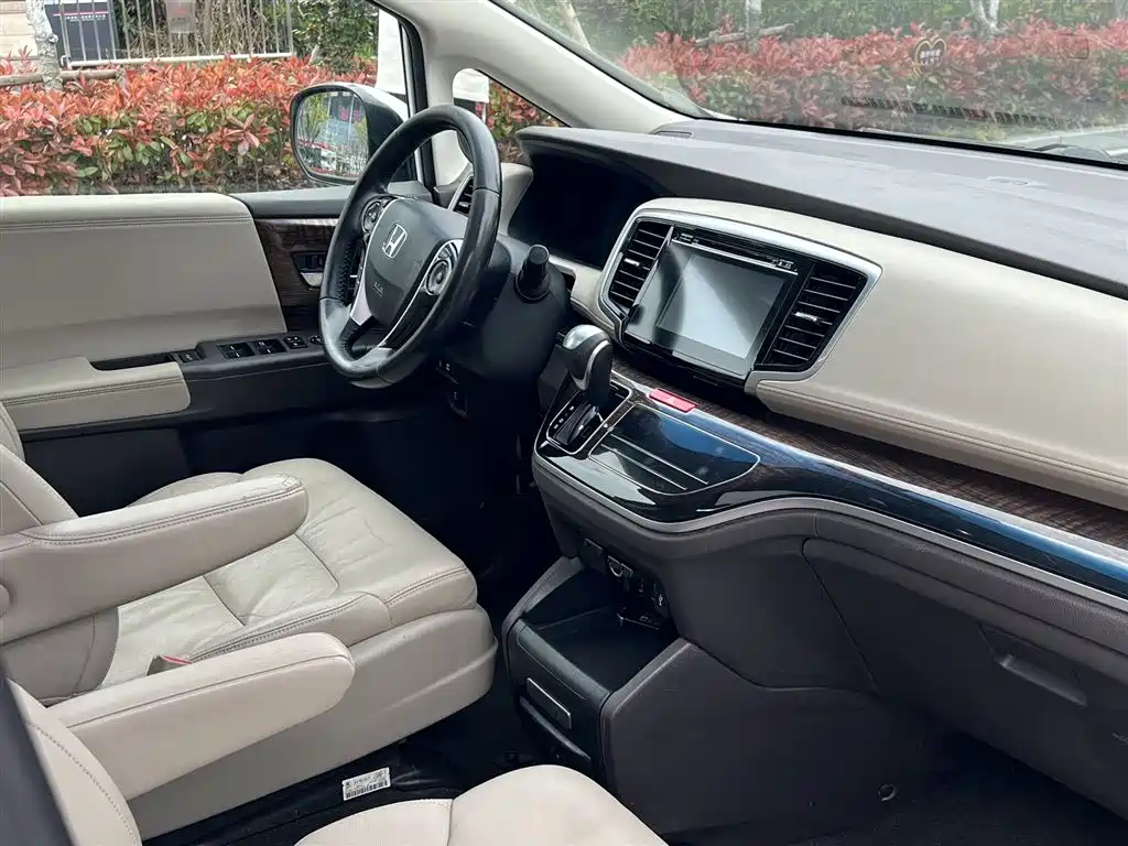 Honda Odyssey 2016 — фото 14