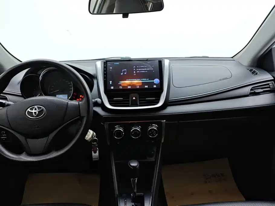 Toyota Yaris L 2021 — фото 13