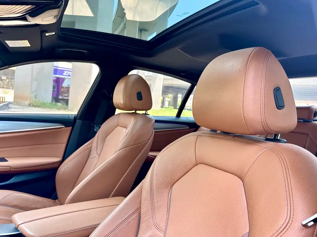 BMW 5 Series 2019 — фото 9