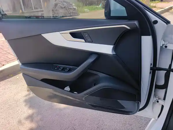 Audi A4L 2019