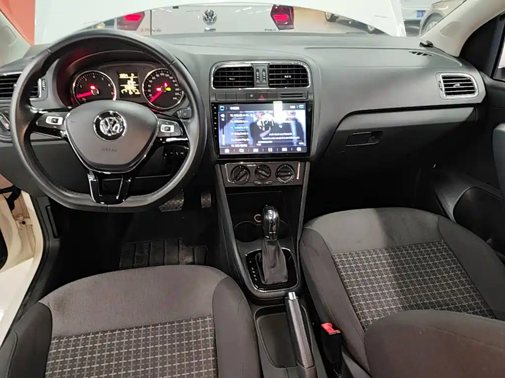 Volkswagen Polo 2016 — фото 14