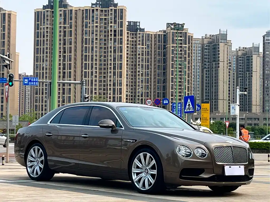 Bentley Flying Spur 2018 — фото 3