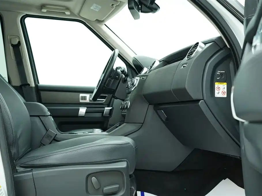 Land Rover Discovery 2016 — фото 26