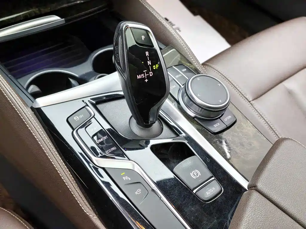 BMW 5 Series 2019 — фото 15