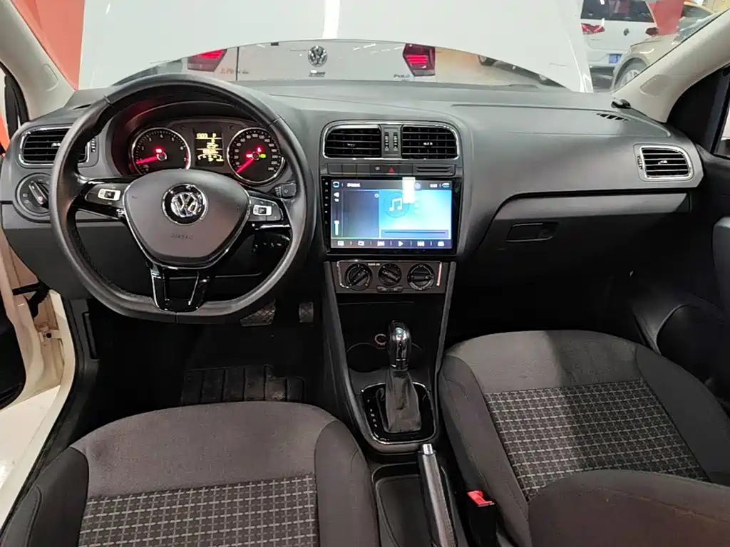 Volkswagen Polo 2016 — фото 13