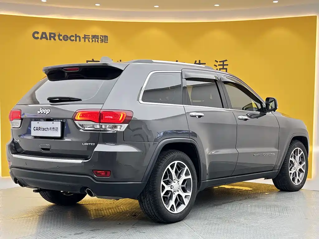 Jeep Grand Cherokee 2022 — фото 31