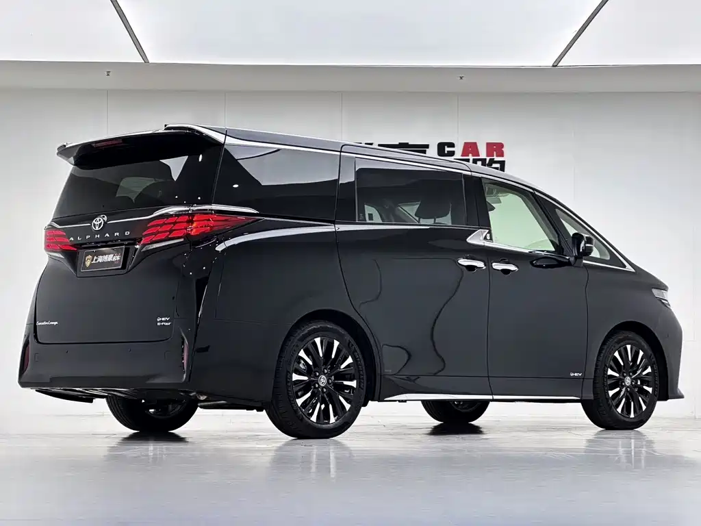 Toyota Alphard — фото 6