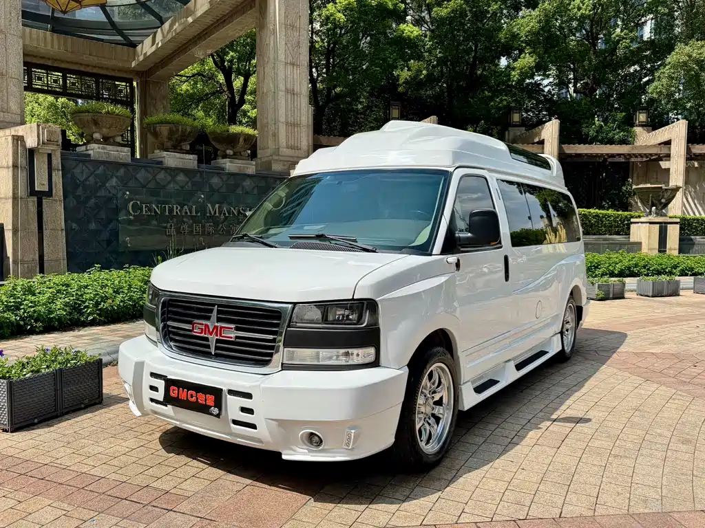 GMC Savana 2018 — фото 1