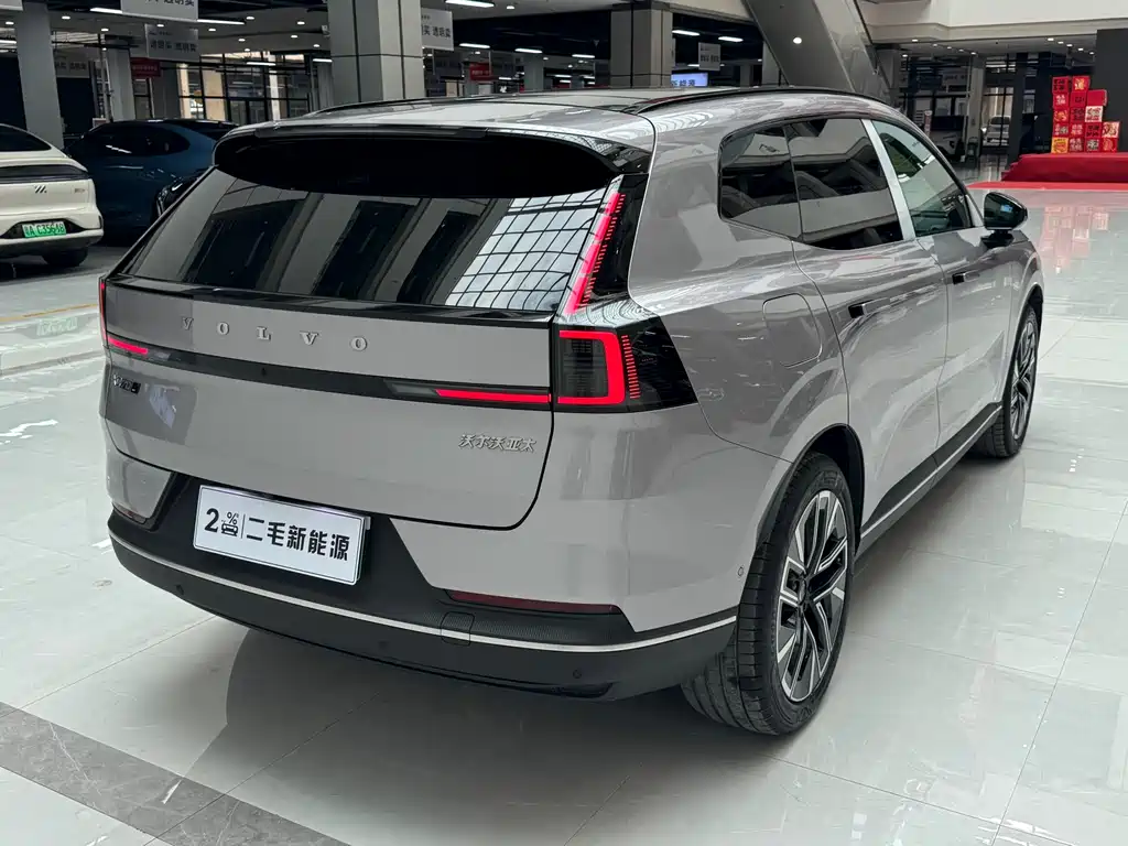 Volvo XC70 PHEV 2025 — фото 10