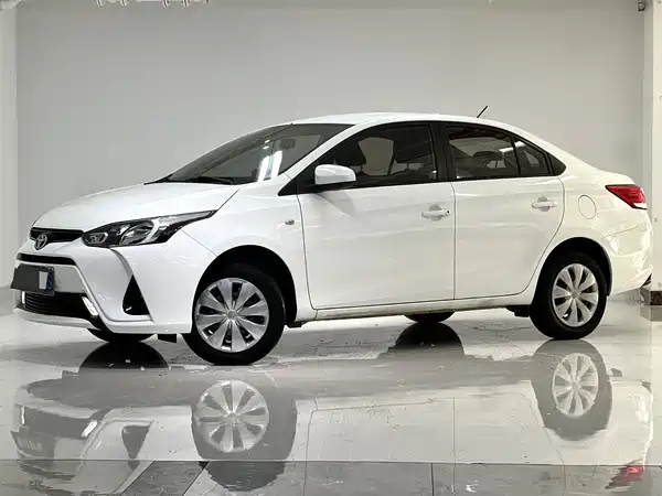 Toyota Yaris L 2021