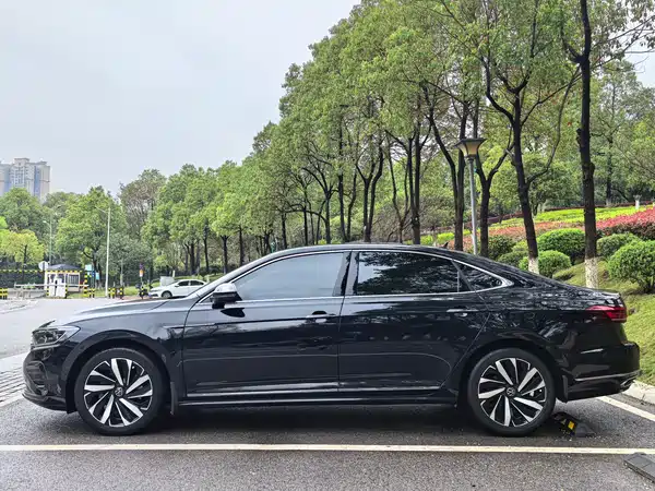 Volkswagen Passat 2023