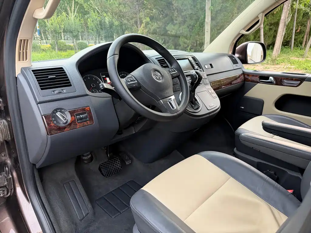 Volkswagen Multivan 2015 — фото 18