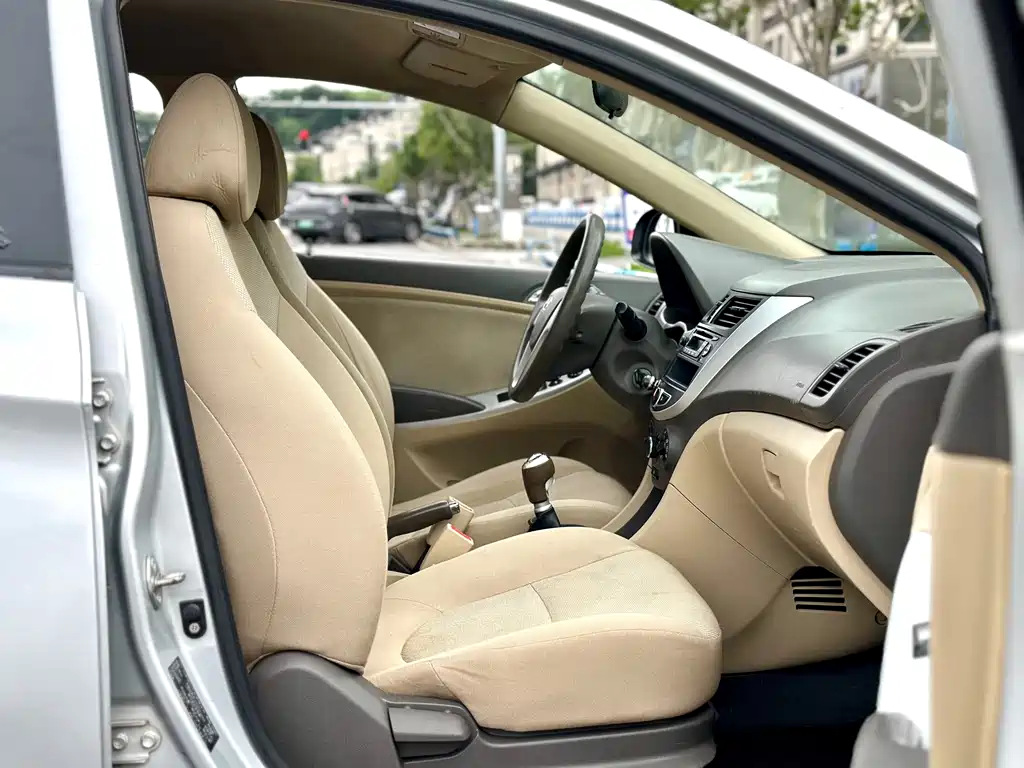 Hyundai Accent 2011 — фото 19