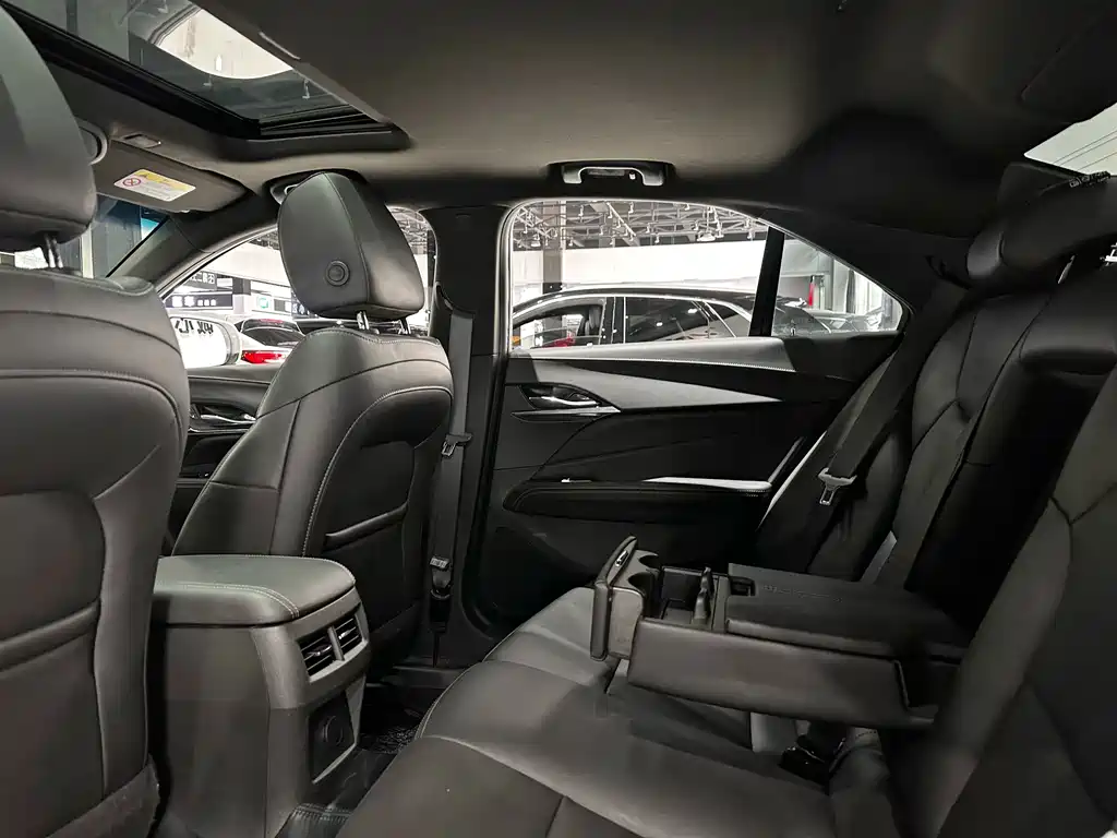 Cadillac CT4 2023 — фото 15