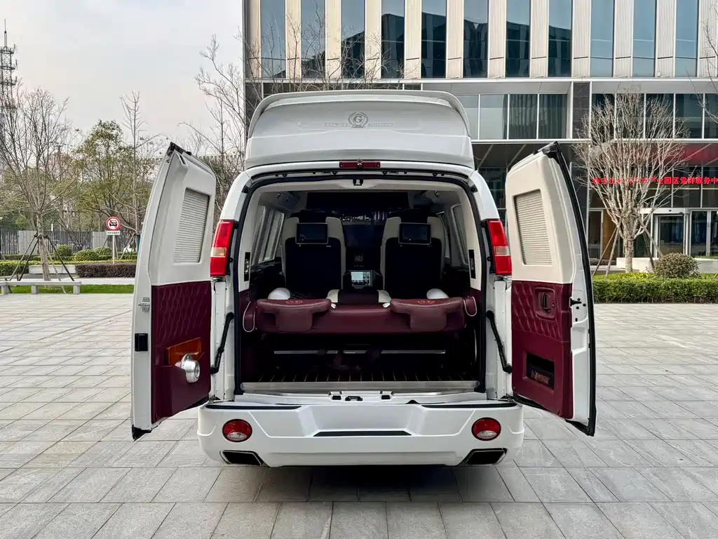 GMC Savana 2016 — фото 18