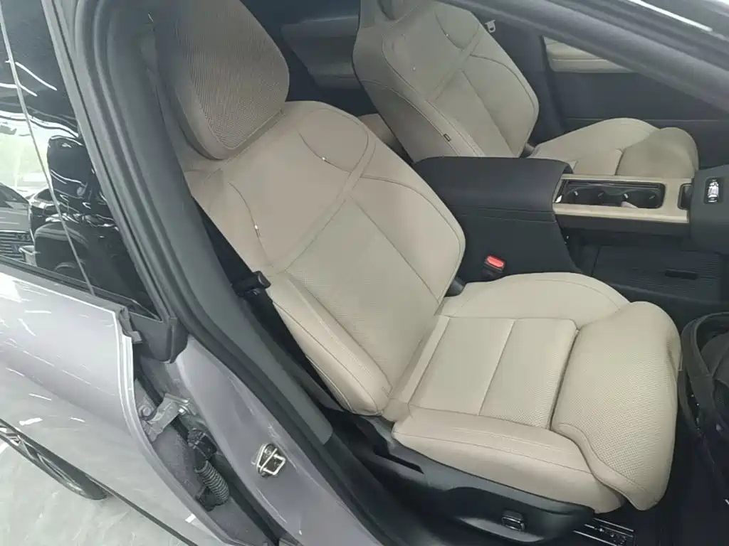 Volvo XC70 PHEV 2025 — фото 25