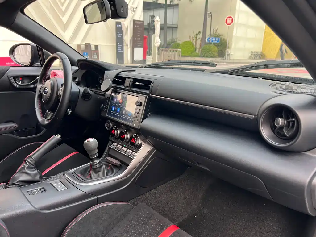 Subaru BRZ 2023 — фото 11