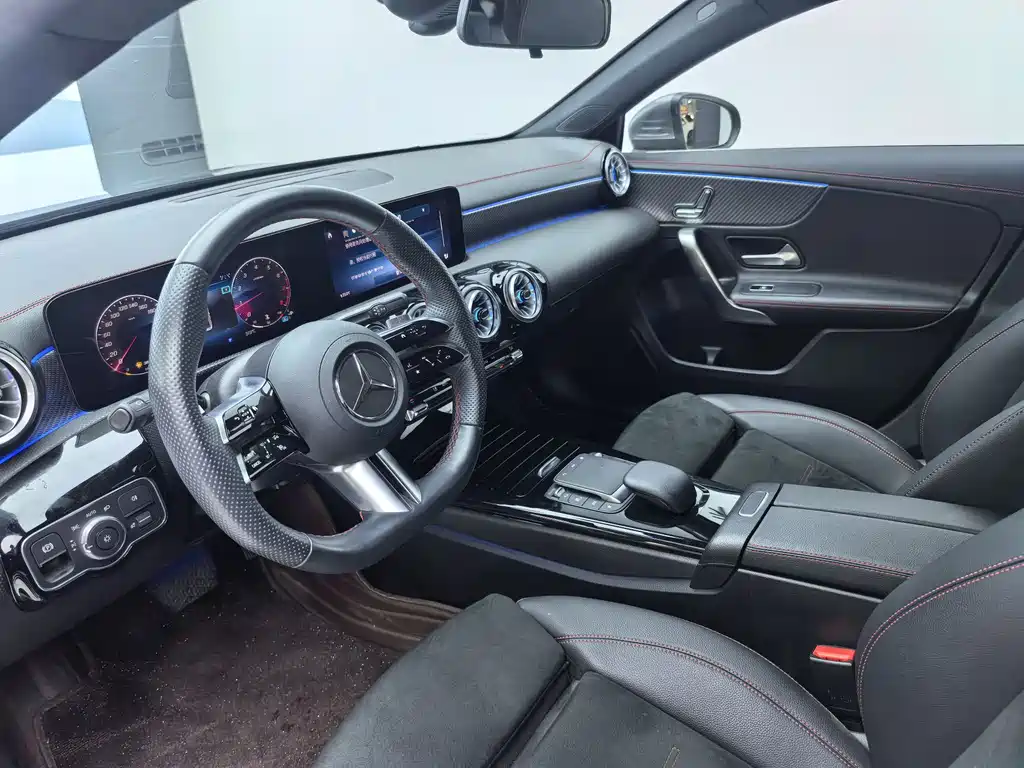 Mercedes-Benz A-Class 2023 — фото 17