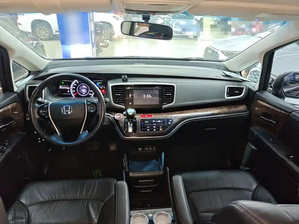 Honda Odyssey 2016 — фото 10
